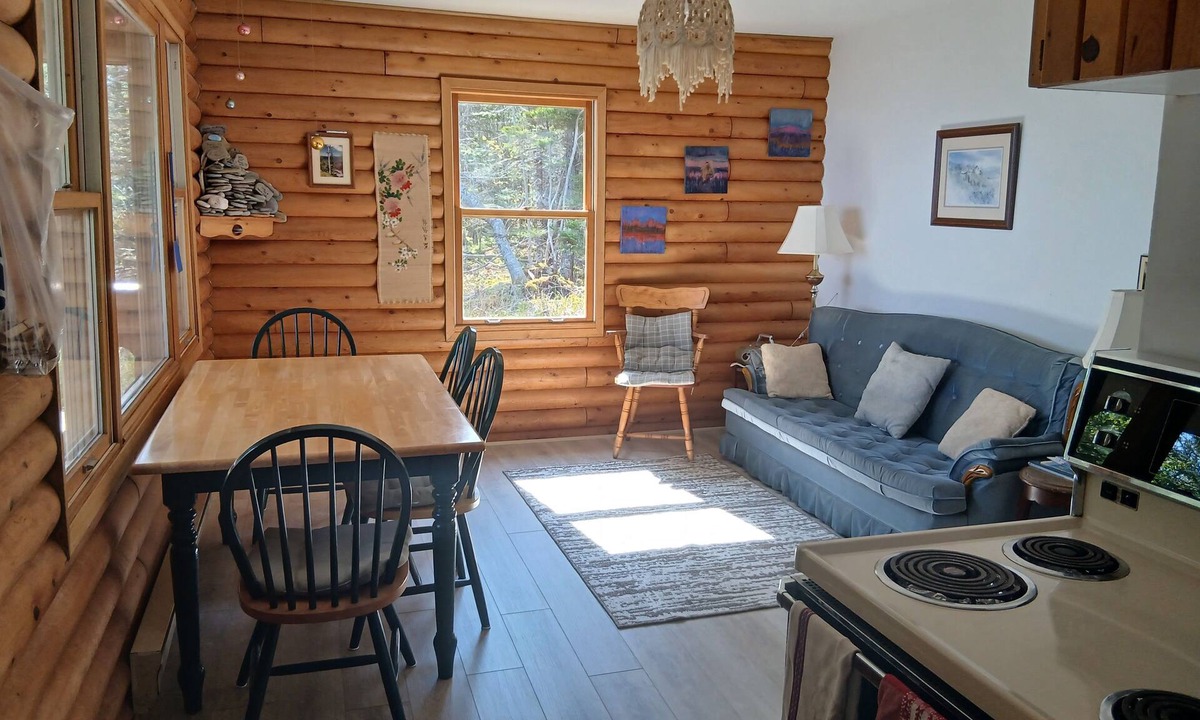 Richmond County Cottage | Eberhards log cottage1 , right on the Lake, private, scenic, gorgeous beach