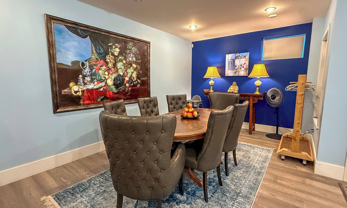 Edgemont Villa | Edgemont Jewel in the heart of Edgemont Village - Perfect destination.