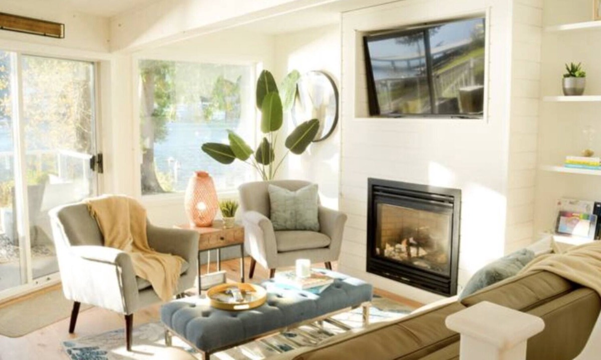 Cultus Lake House | Edgewater Romance at Cultus Lake