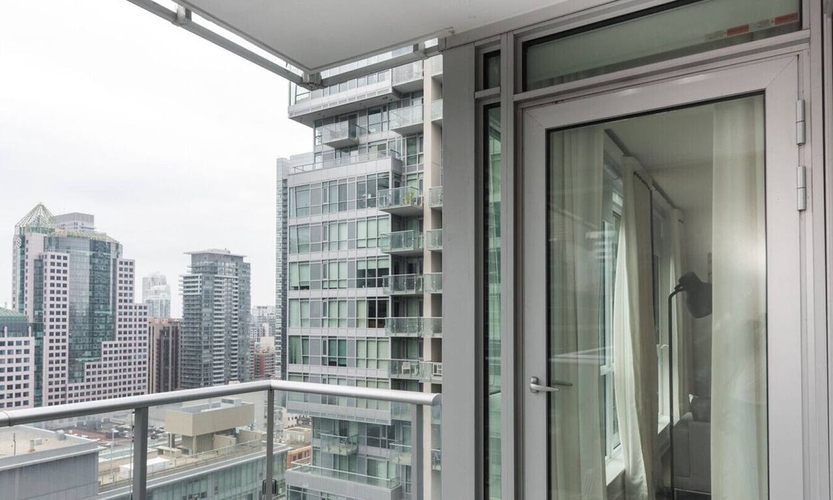 Financial District Apartment | Elegant 1BR Apt with Balcony near Rogers Centre