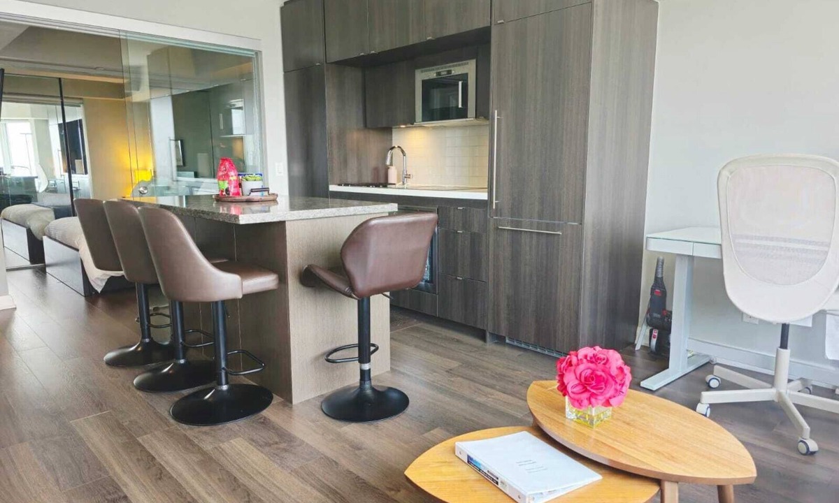 Midtown Toronto Apartment | Elegant 2BR & 2BA Retreat in Prime Yorkville, Downtown