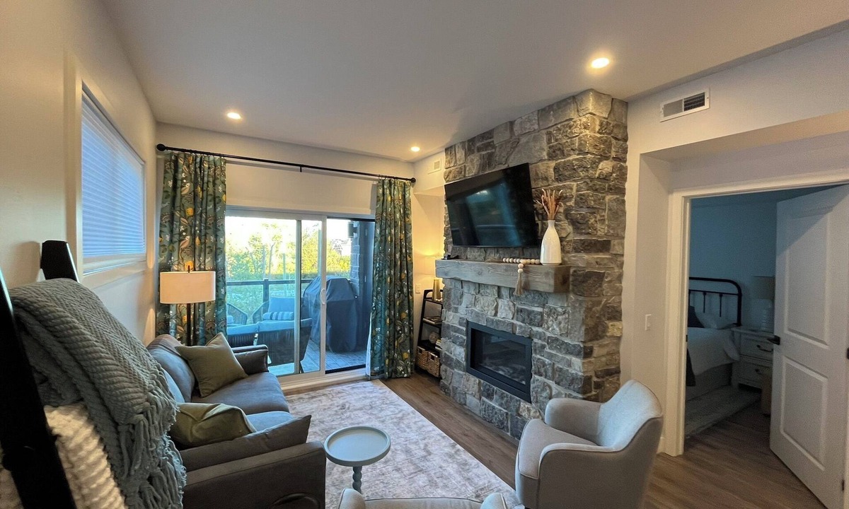 Glen Huron Condo | Elegant 3-Bed Condo Near Blue Mountain Resort and Wasaga beach