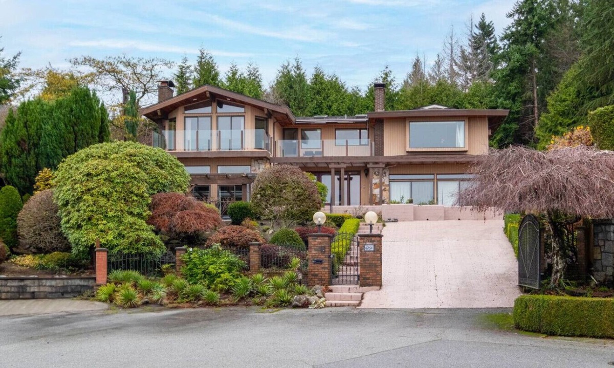 Caulfeild House | Elegant Cypress Park Villa w/Panoramic Ocean View