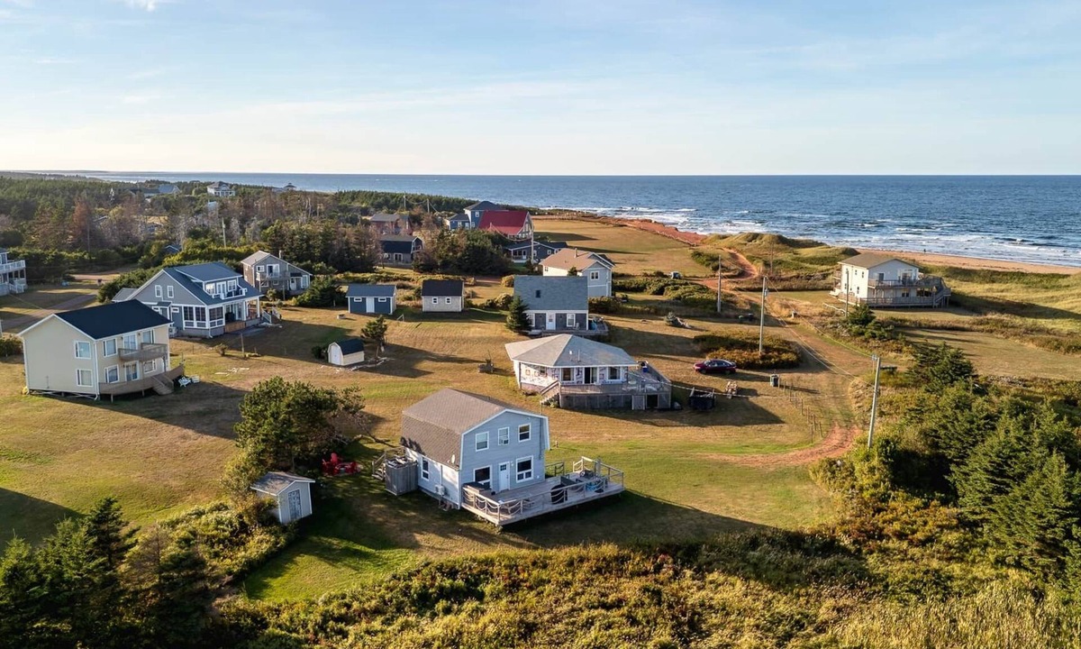 Darnley House | Eleuthera North Cottage – Peaceful Water Views & Walk to Iconic Thunder Cove