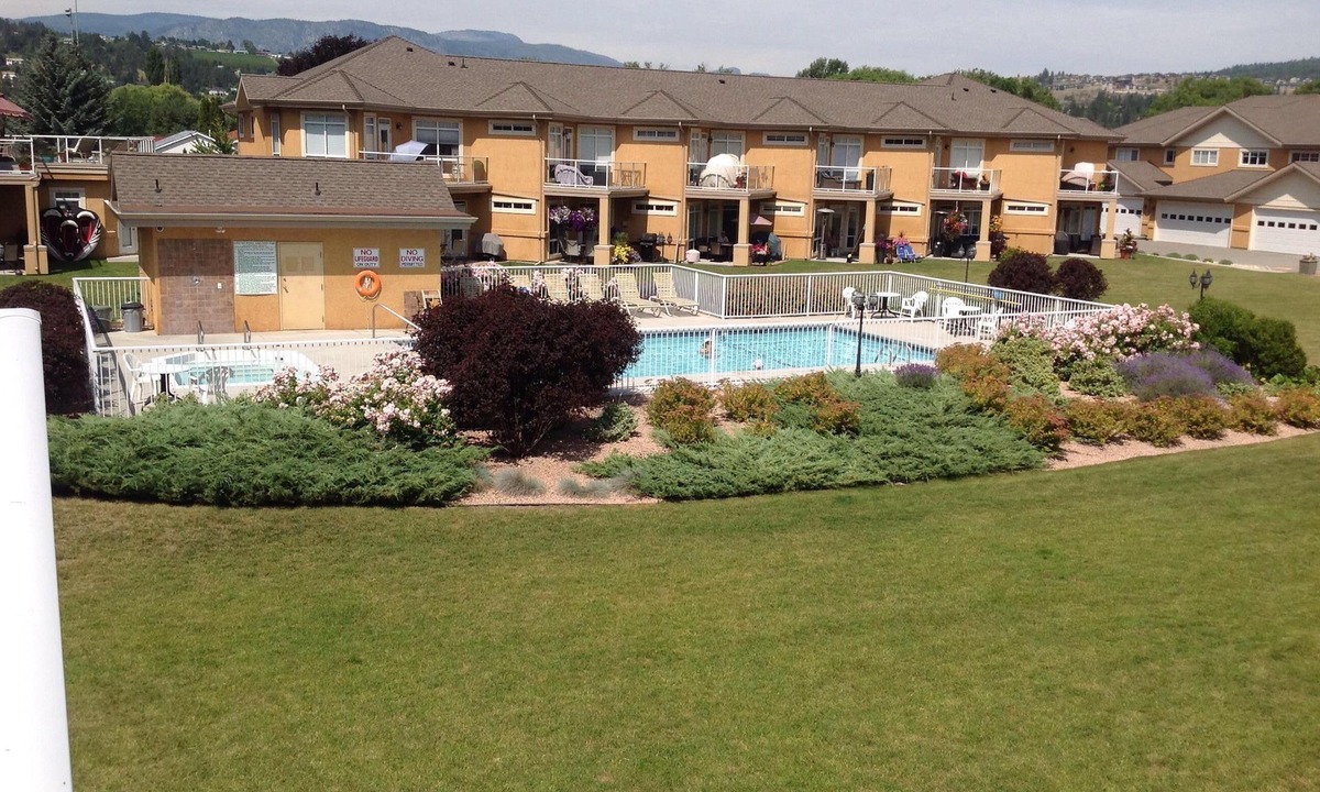 Central Okanagan Condo | Emerald Beach Villas 3 BD Lakefront Condo & Boat Slip, Wood Lake, Lake Country