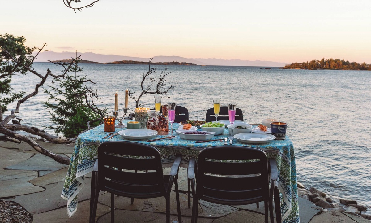 Regional District of Nanaimo House | Endless Coastal Views- Peaceful B&B in Nanoose Bay