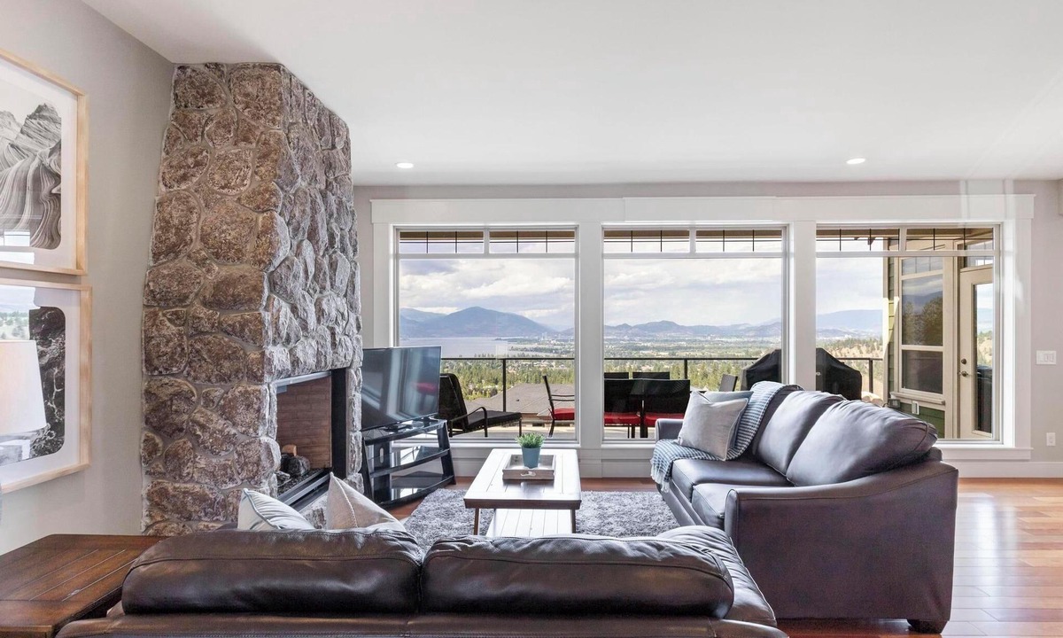 West Kelowna Estates House | Enjoy Kelowna life! Okanagan Lake and City Views