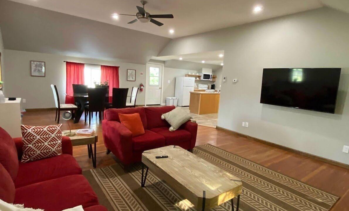 Lambton Shores House | ENTIRE 2-BEDROOM TOWNHOUSE ON A RUSTIC FARM, 20 Minutes from GrandBend!