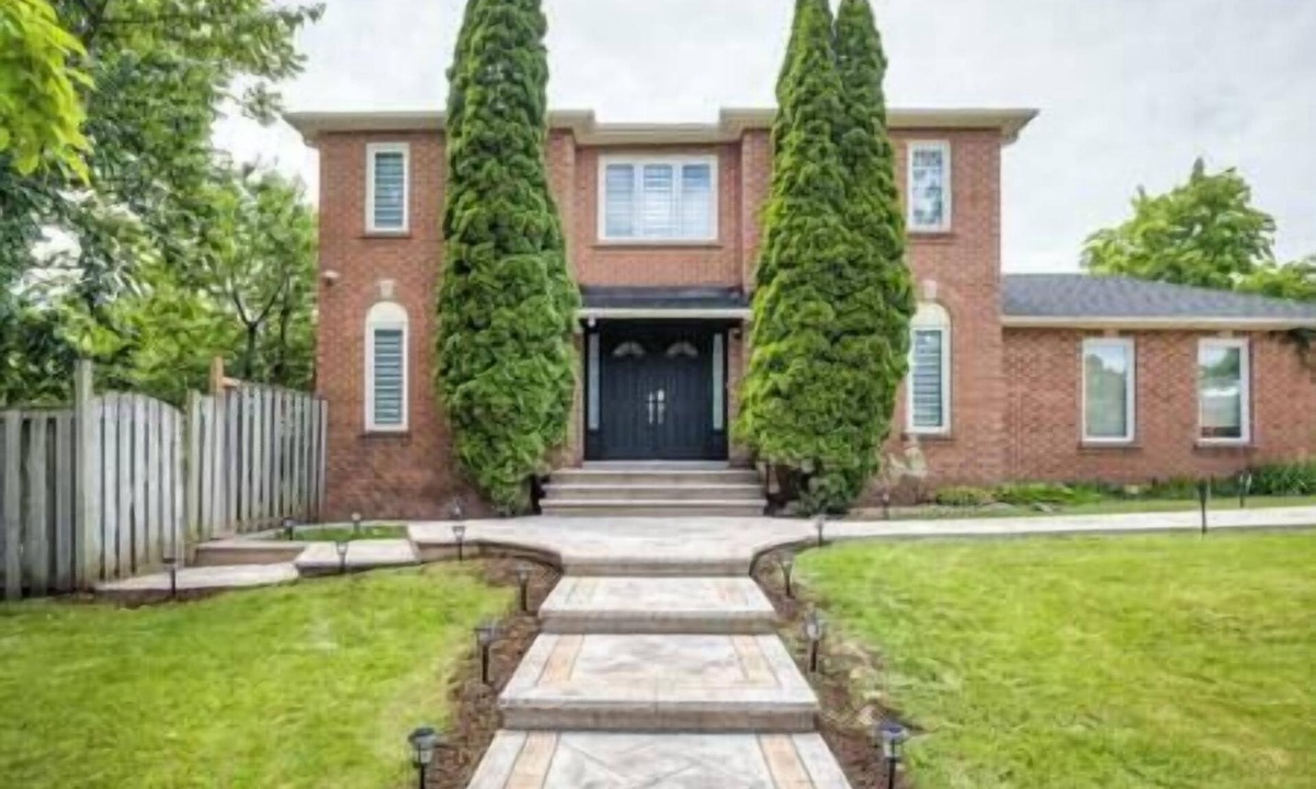 Whitby House | Entire Home | Toronto Hub | Therma SPA | 12 Guests | Dagmar | Sports Arenas