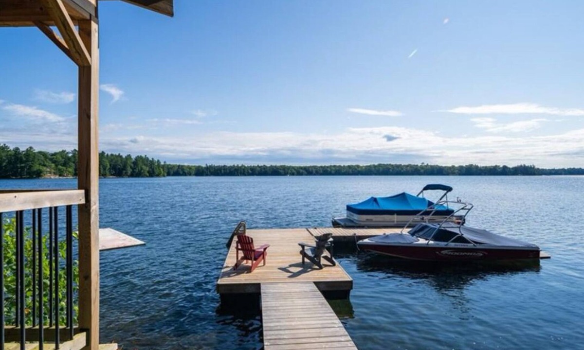 Seguin Cottage | Escape Rejuvenate @Luxury Lakefront Muskoka 3 BR cottage with 2 BR Bunkie