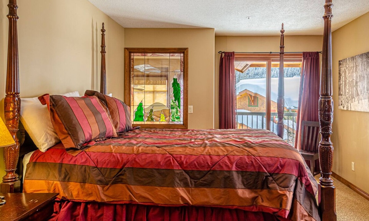 Sun Peaks House | Excellent multi level 3 bedroom townhouse with easy access to nearby runs and lift