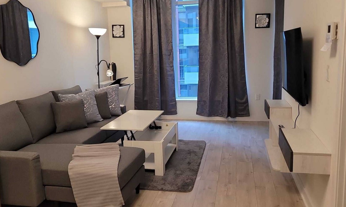 Niagara Condo | Executive rental walk to CN tower aquarium food entertainment next THE WELL