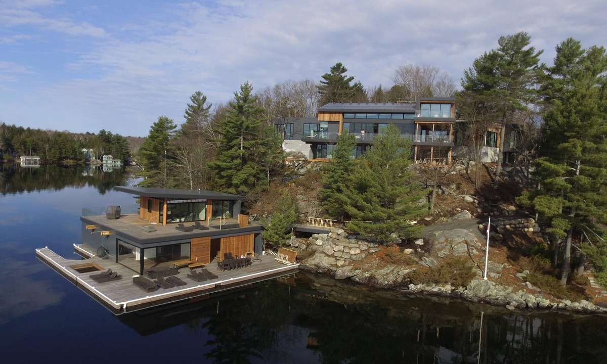 Muskoka Lakes Cottage | Exquisite 12 bed 13 bath cottage on Lake Joseph