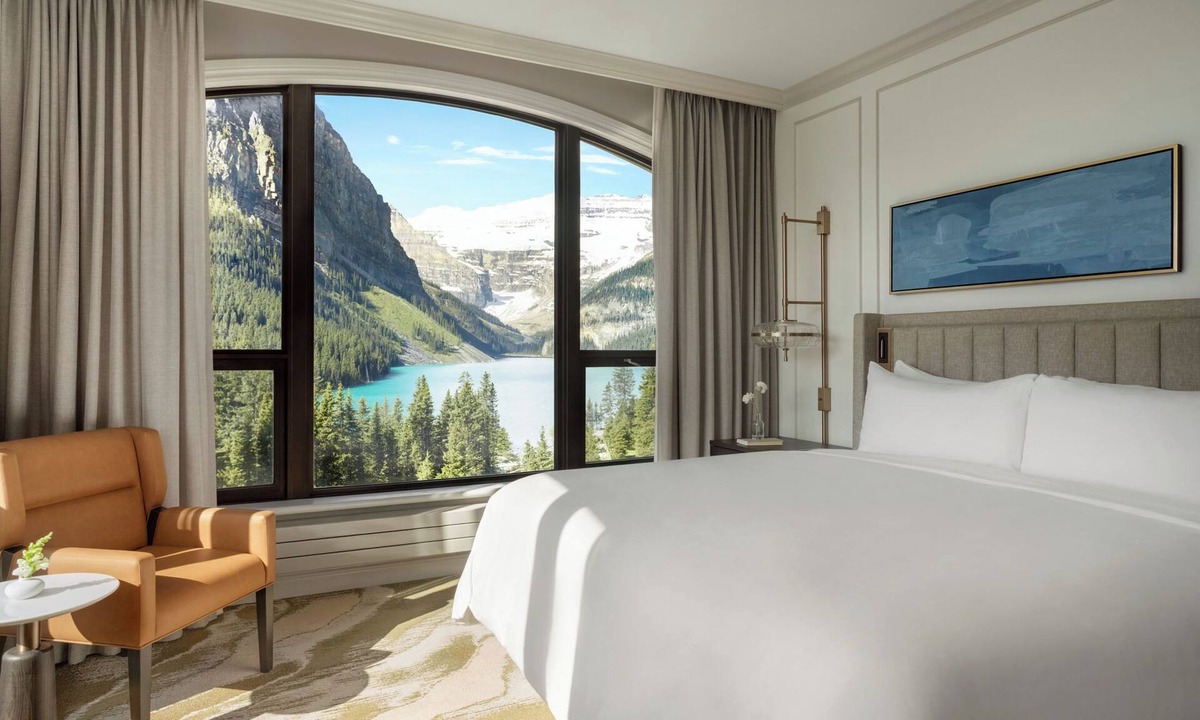 Lake Louise Hotel | Fairmont Chateau Lake Louise