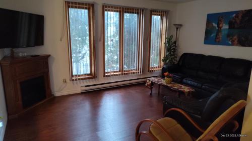 Fabreville House | Family-Friendly in Quiet Laval Neighborhood