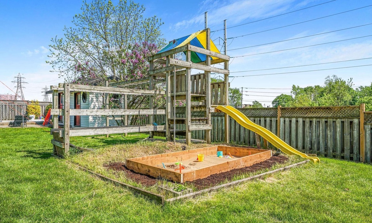Niagara Falls House | Family Home Close to the Falls, Sauna - Hot Tube - Pool