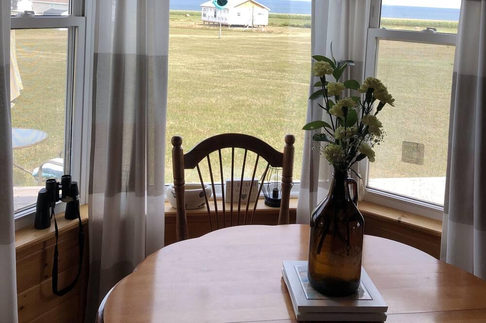 Park Corner Cottage | Family Tides: Beautiful two bedroom Cottage for rent with spectacular views and beaches.