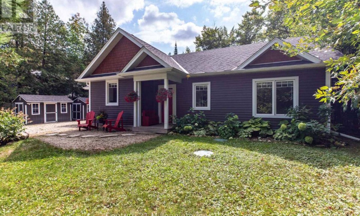Markdale House | Family water front lake house on private lake. 4 seasons oasis!