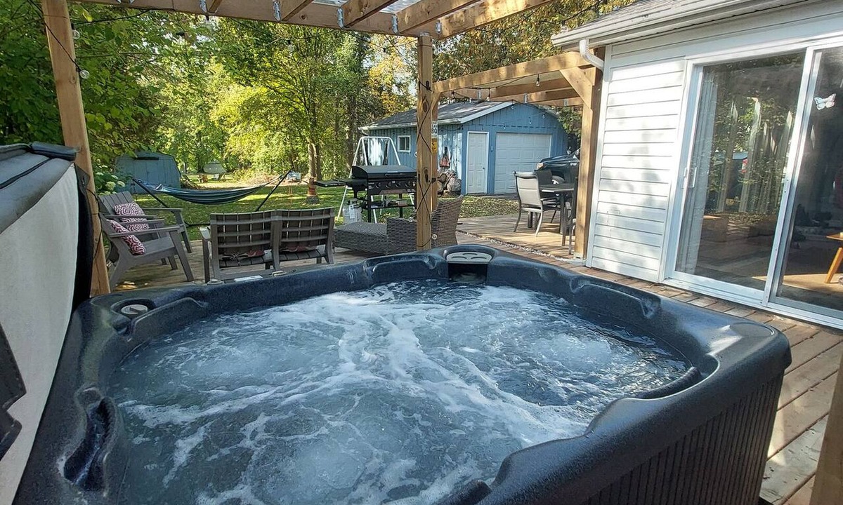 Marmora Cottage | Family Waterfront Cottage | Private Beach, Hot Tub & Game Room
