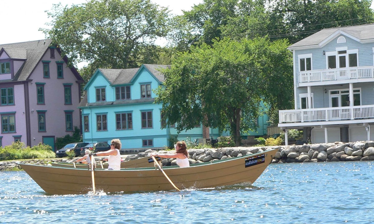 Mahone Bay House | FAMOUS HARBOR VIEW, PRIVATE WHARF, SUNSETS, BOATS, BIKES, WALK TO TOWN!