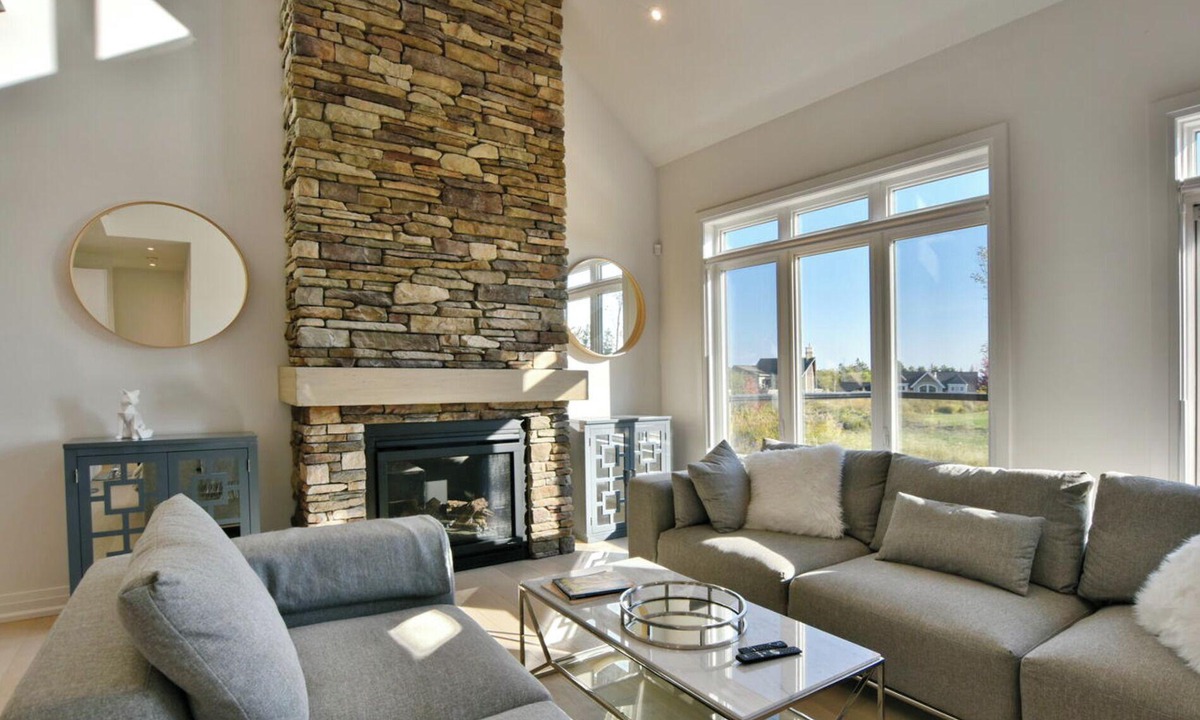 The Blue Mountains House | Fantastic new house on a golf course one block from the beach on Georgian Bay