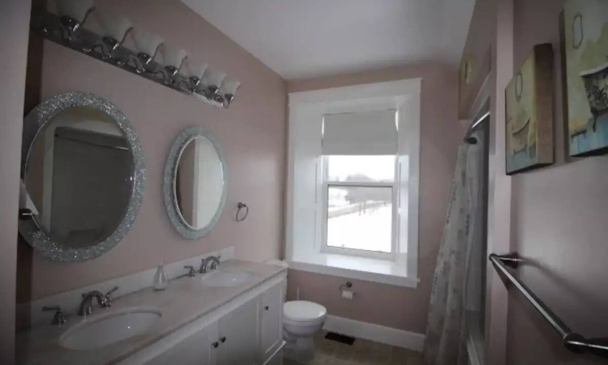 Saugeen Shores House | Farmhouse Retreat - 5 minutes from the beach!