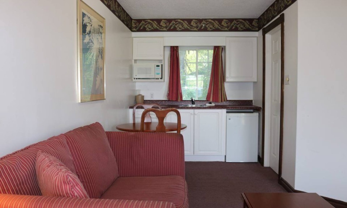 Fenelon Falls Hotel | Fenelon Inn