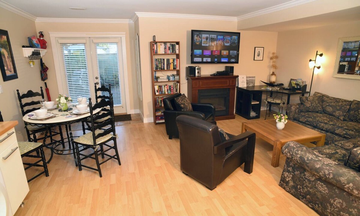 Horseshoe Bay Apartment | Ferry Walk House, Family & Pet Friendly