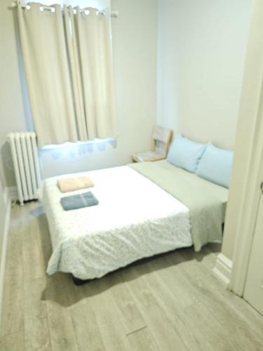 Little Portugal Apartment | MAJOR INTERNATIONAL SPORTING EVENT 5 PEOPLE STAY APARTMENT-Free Wifi-One Stop to BMO FIELD