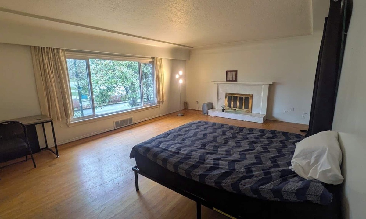 Vancouver South House | Major international sporting event - Duplex House Sleeps up to 12 People! Super Central Location!