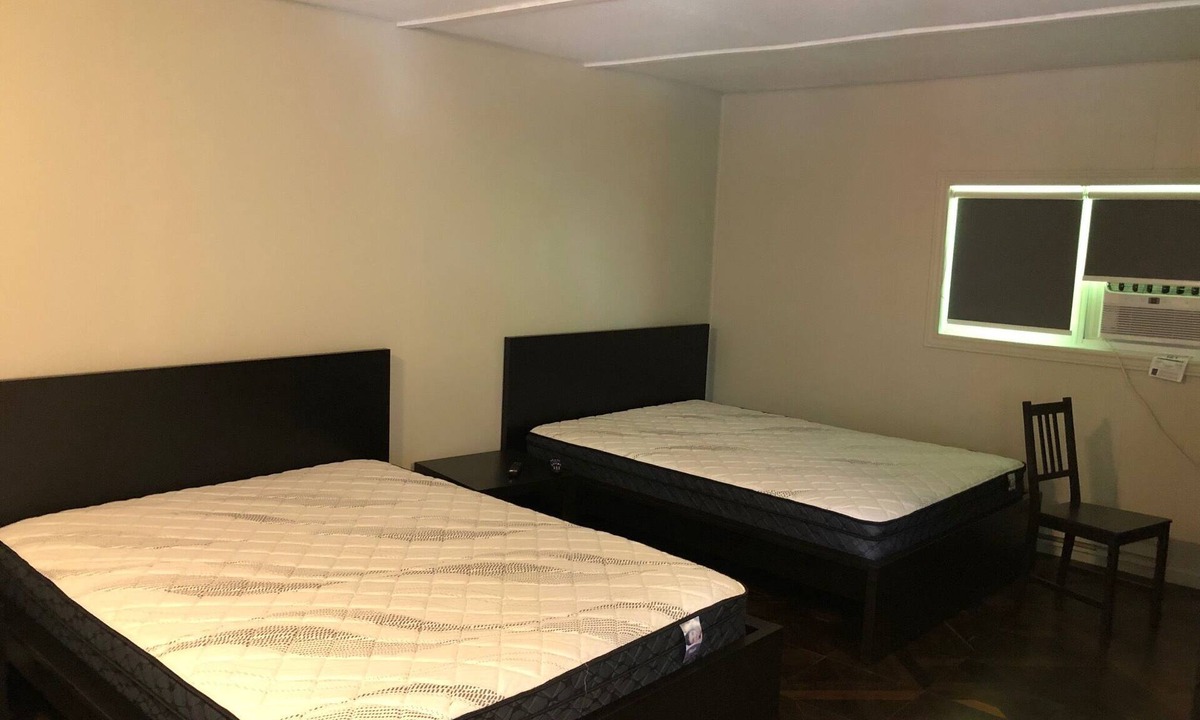 Dorset Cabin | Firehouse lodge Walk out Deck unit 1 On 8 Acres, 10 min Walk To The Lake