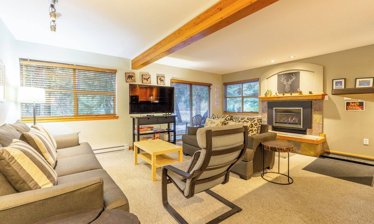 Blackcomb House | Forest Trails, 2.5 bedroom family home, walk to lift, free wifi