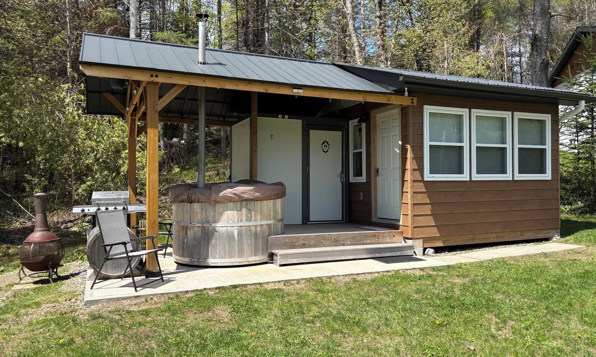 Minden Hills Cabin | Forested Tiny Home Retreat | wood fired Hot Tub | indr/outdr Shower | Rail Trail