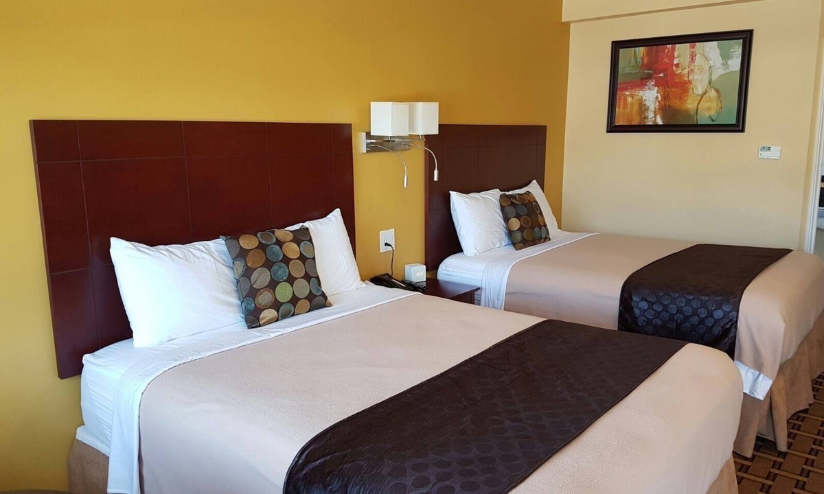 Napanee Hotel | Fox Motor Inn