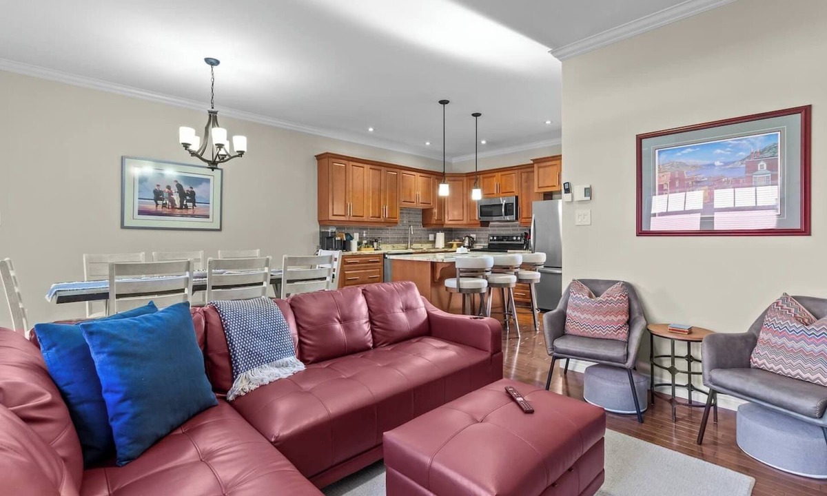 St. John's House | Freshwater Joys | 4BR Jellybean Home Near Downtown