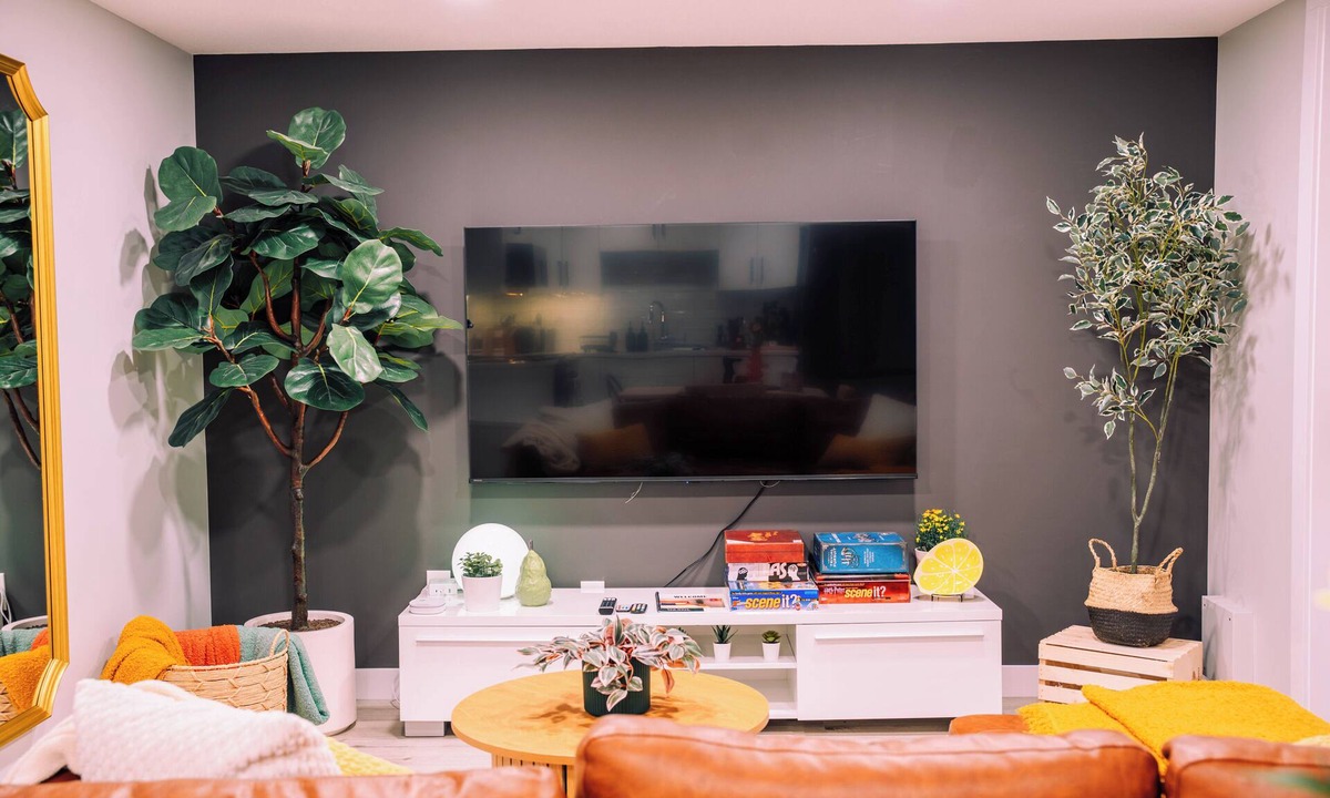 Lethbridge House | Full kitchen + TV Subscriptions + Luxurious bed