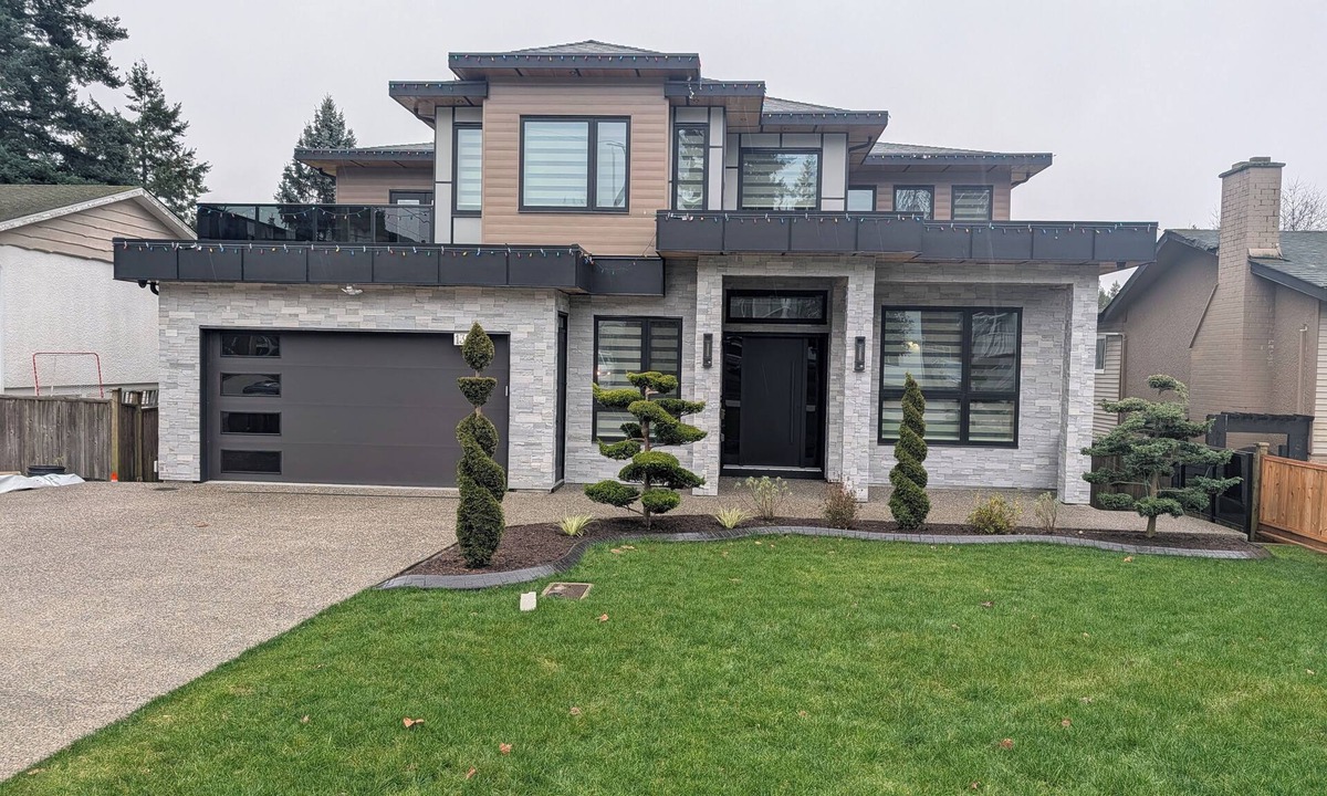 Surrey House | Fully Furnished Holiday Rental 02 BR Suite