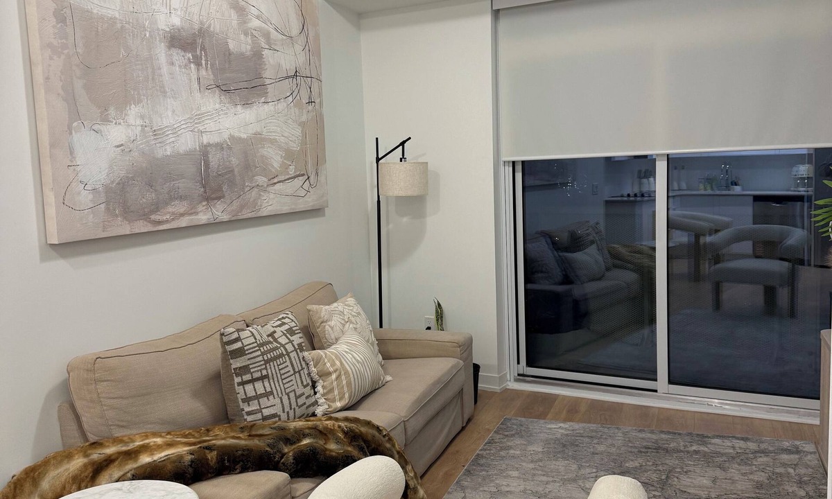 Vaughan Condo | Fully Furnished Stylish Vaughan Condo near/Steps to VaughanMills