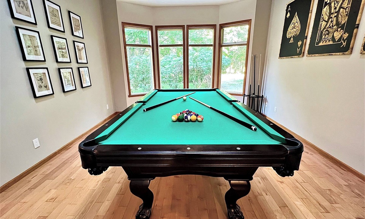 Garibaldi Highlands House | Garibaldi Getaway: hot tub, pool table, fire pit & EV charger - adventure base