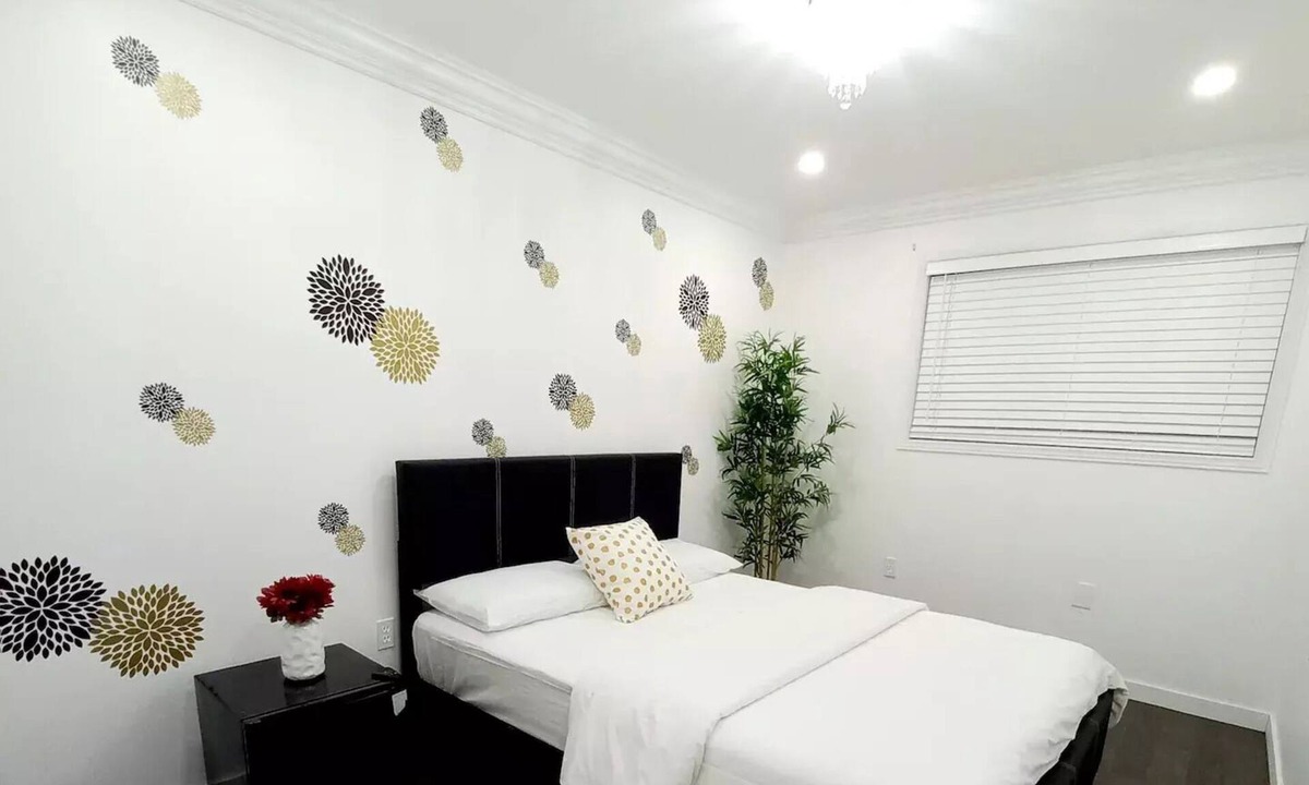 Orillia House | Getaway with an 8-seater Hot Tub & Gaming
