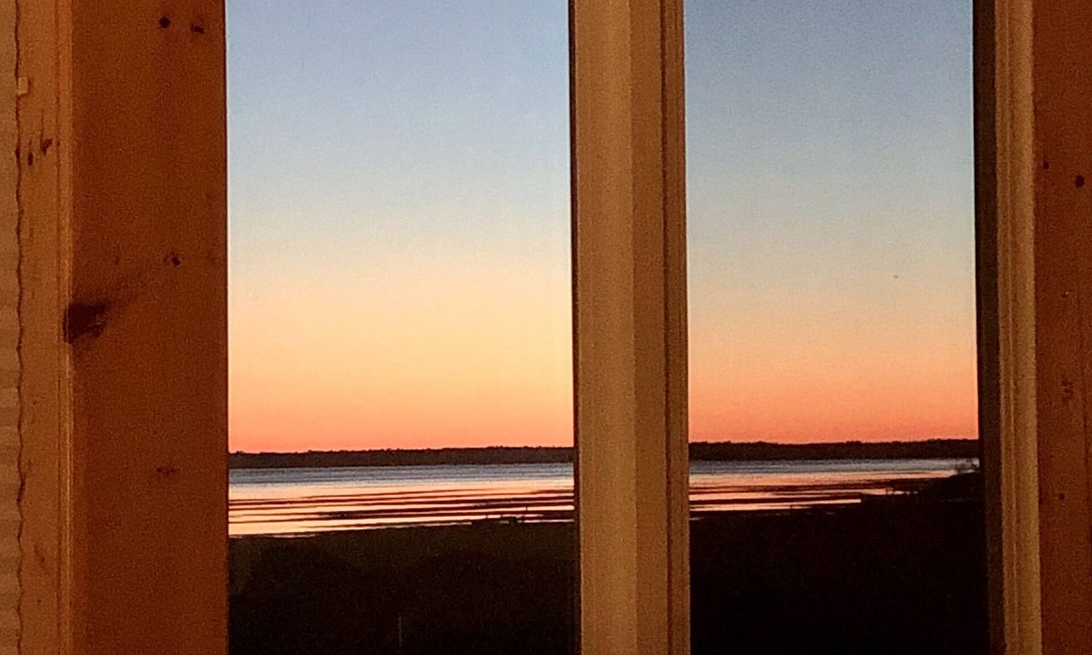 Miscouche House | Ginger's Folly - Beautiful Oceanfront Family Size Beach House, 3 bedroom, 2 bath