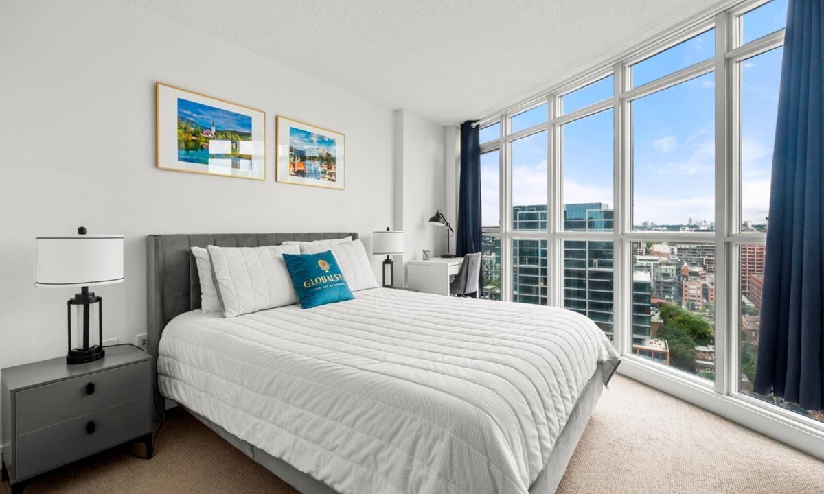 CityPlace Condo | GLOBALSTAY 1 Bedroom with a Romantic View of Trains in Downtown