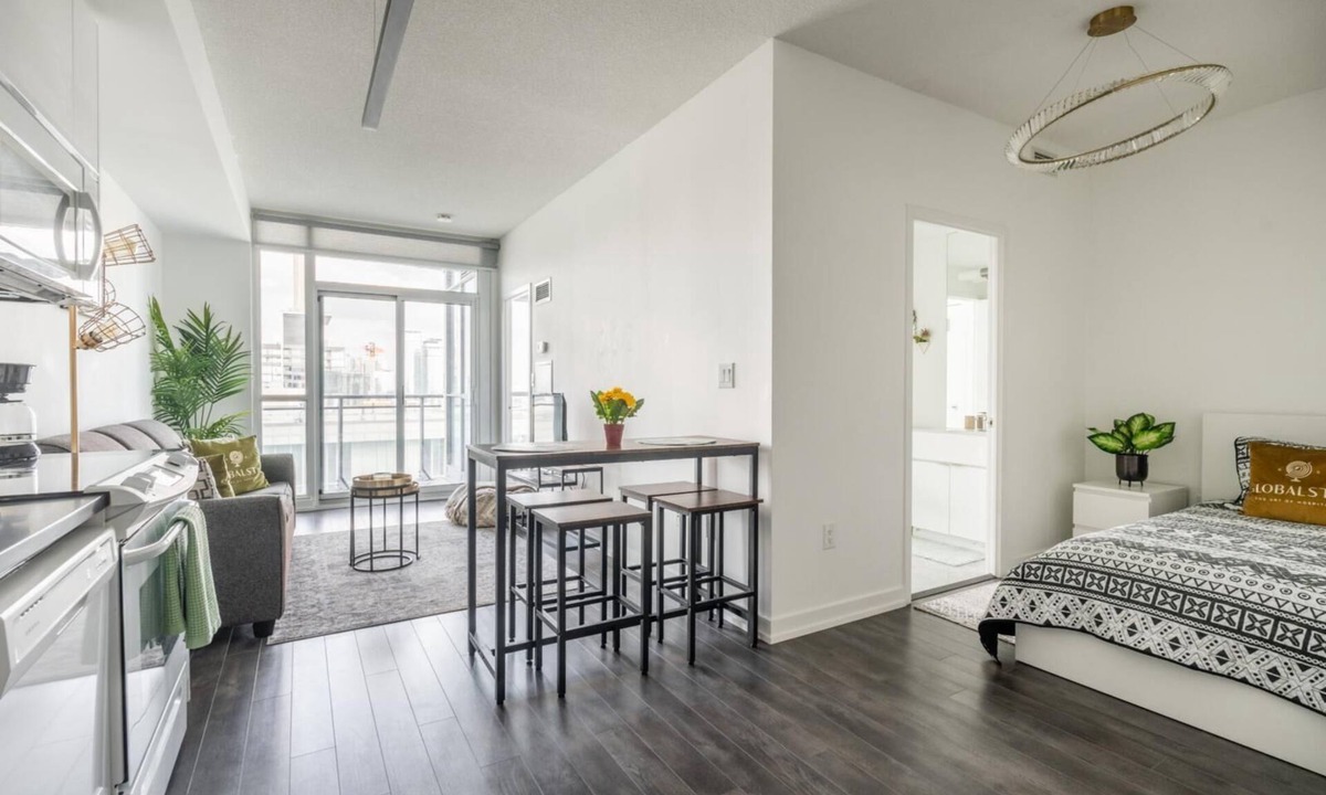 CityPlace Condo | GLOBALSTAY. CN Tower & Lake Ontario 48 Floor View. 1 BR+DEN
