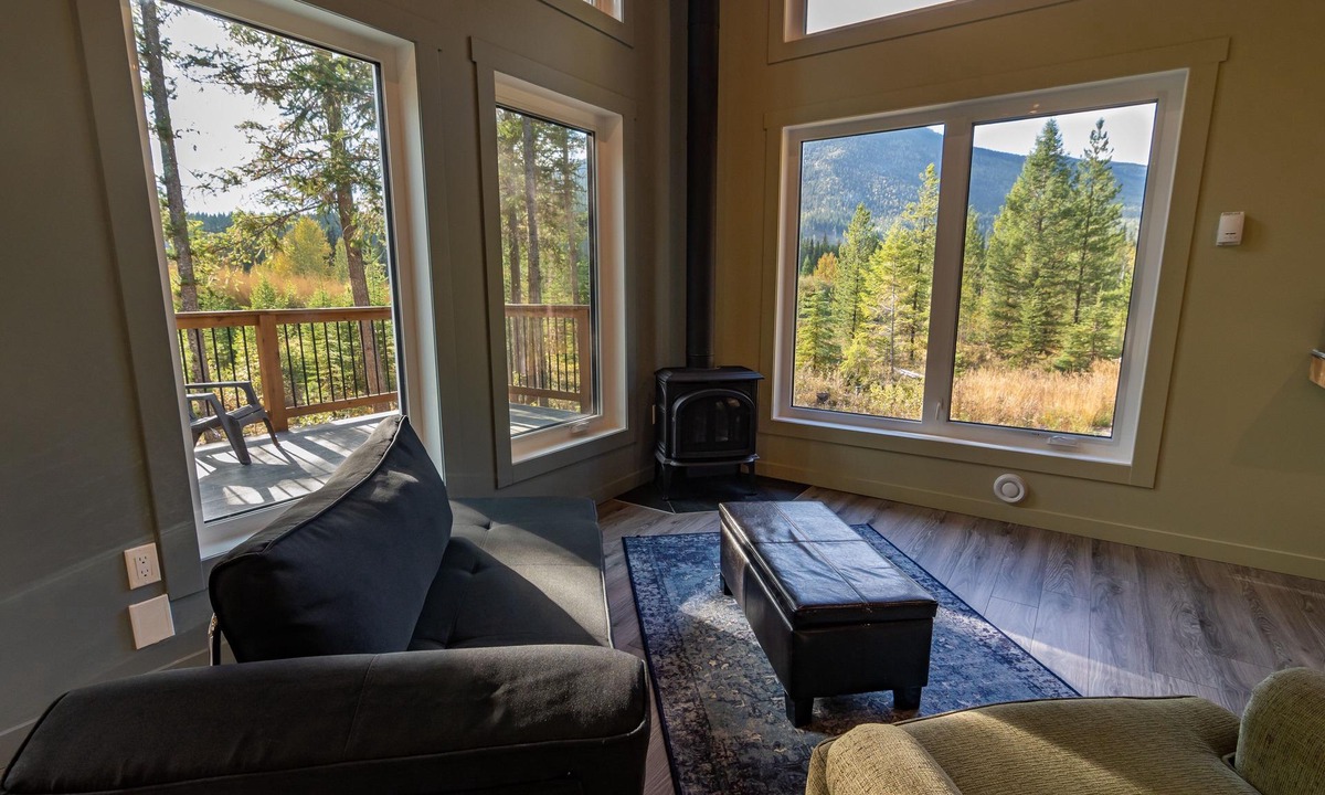 Golden Cabin | Goat Mountain Cabin in the beautiful Blaeberry Valley