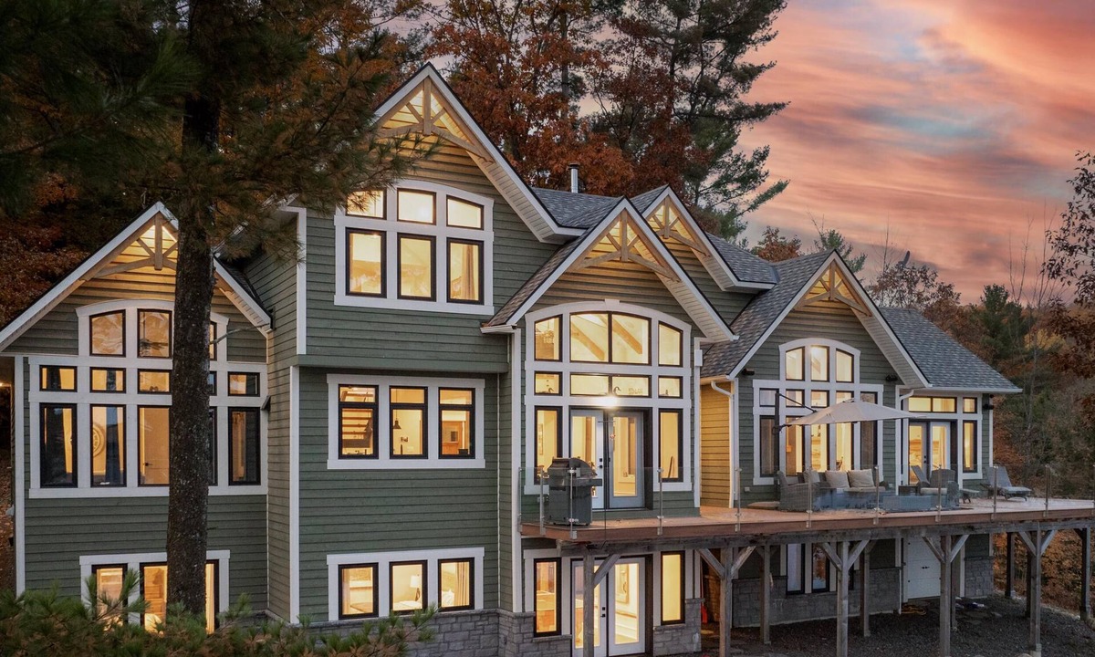 Utterson Cottage | Gorgeous 8 Bed, 5 Bath Cottage on 3 Mile Lake! Spacious Deck! Privacy! Views!