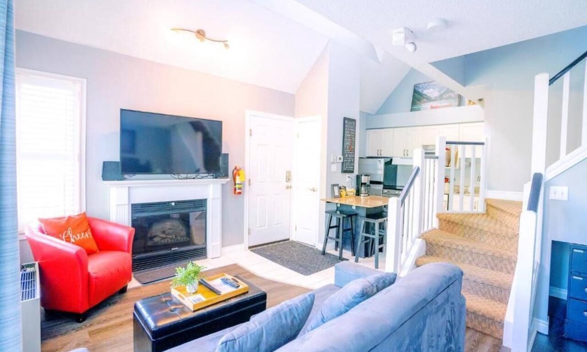 Craigleith Apartment | Gorgeous Loft in Heart of Blue Mountain
