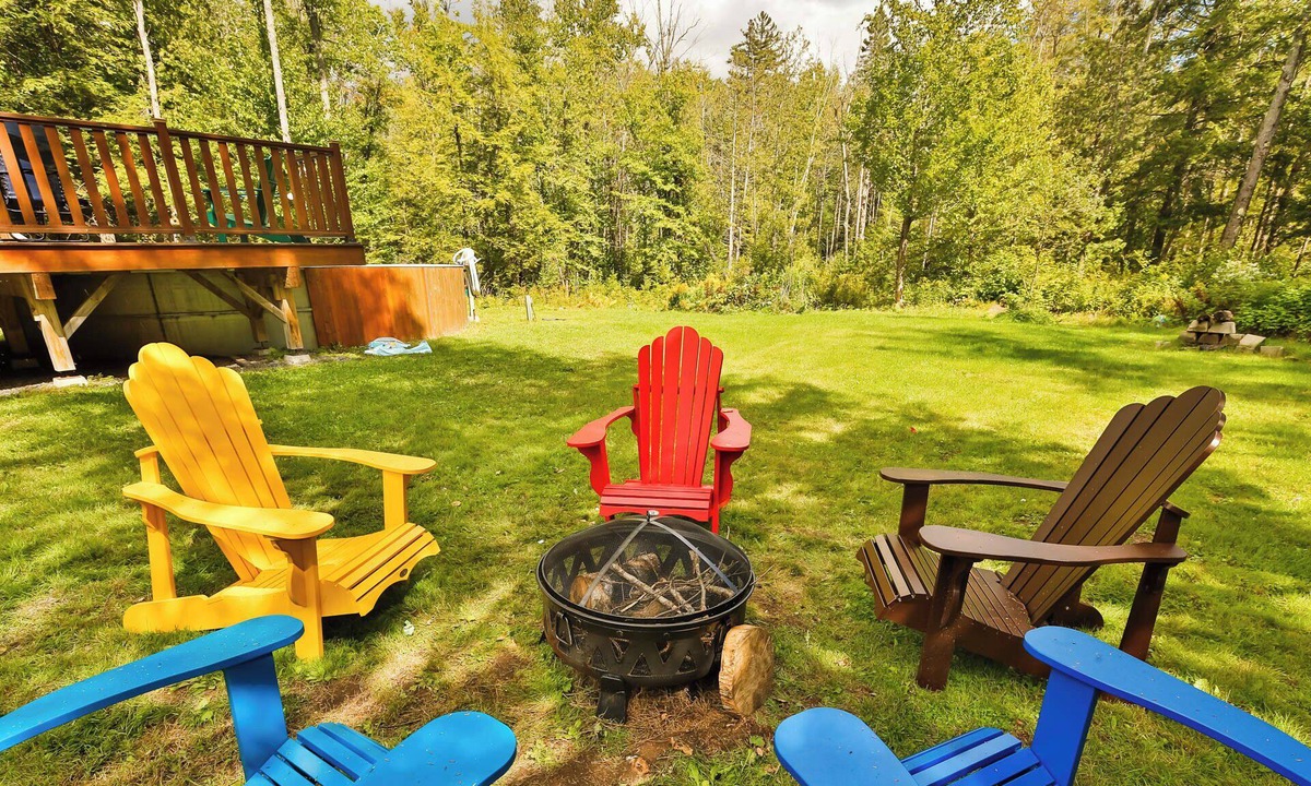 Mille-Isles House | GORGEOUS Quiet Cottage ~ Pool - Hot Tub ~ Family