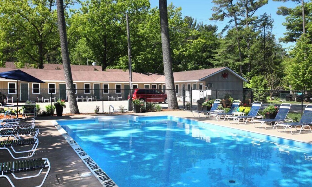 Grand Bend Hotel | Grand Bend's Blue Water Motel