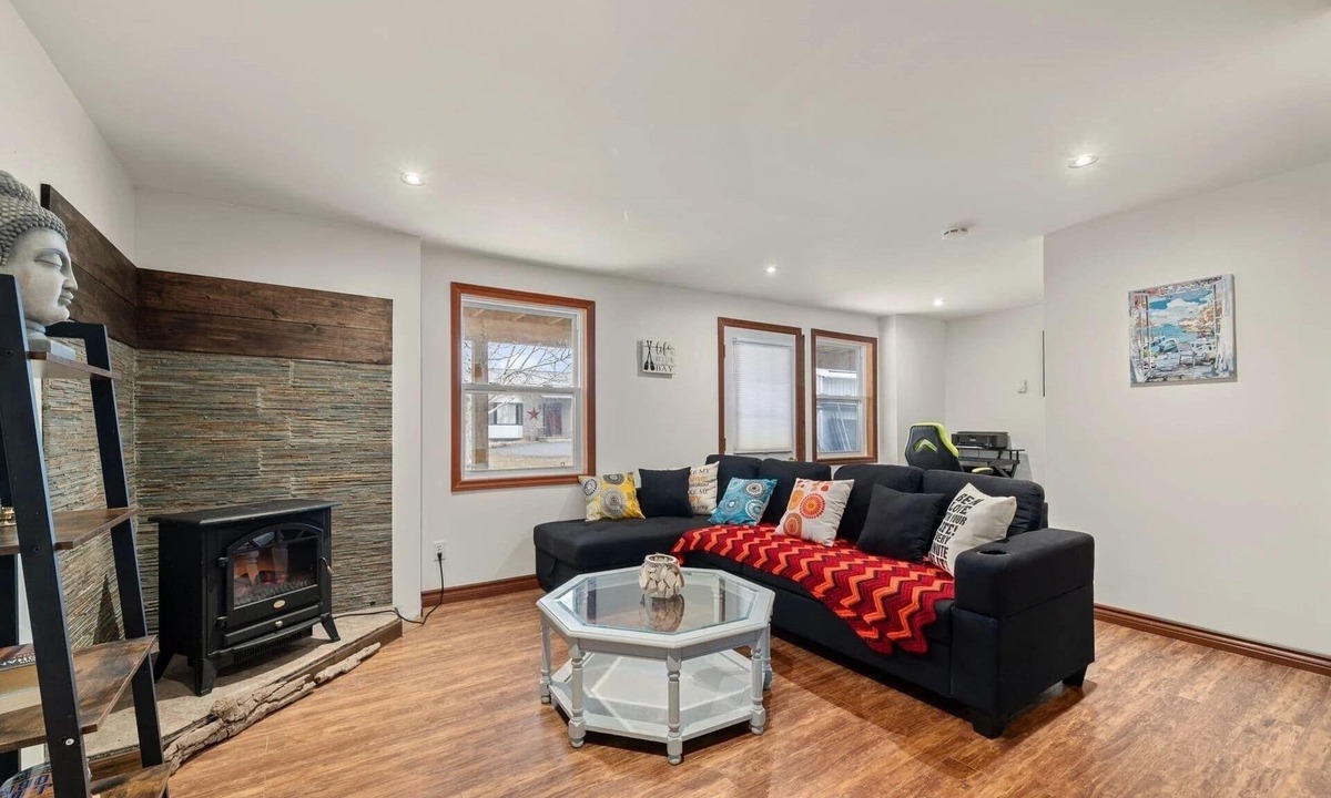 Greater Napanee Cottage | Great spot on Hay Bay with fabulous fishing and Swimming off the dock!