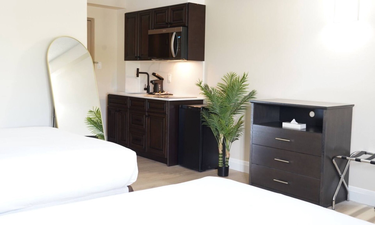 Silvertown Hotel | Group Retreat with breakfast included- entire floor - on Niagara River Gorge